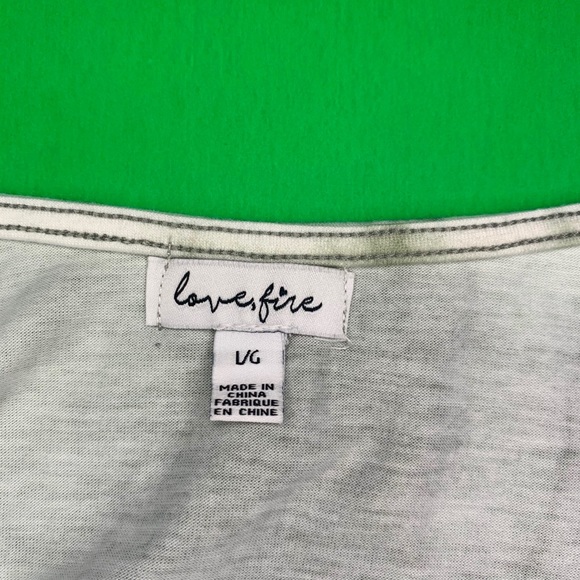 Super cute cinched at the waist cropped top - Picture 2 of 2